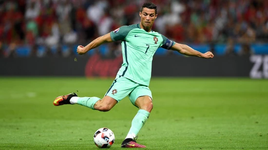 Loja online Fútbol Emotion Portugal - Blogs de futebol - Cristiano Ronaldo melhor marcador de sempre de selecoes - 3.webp